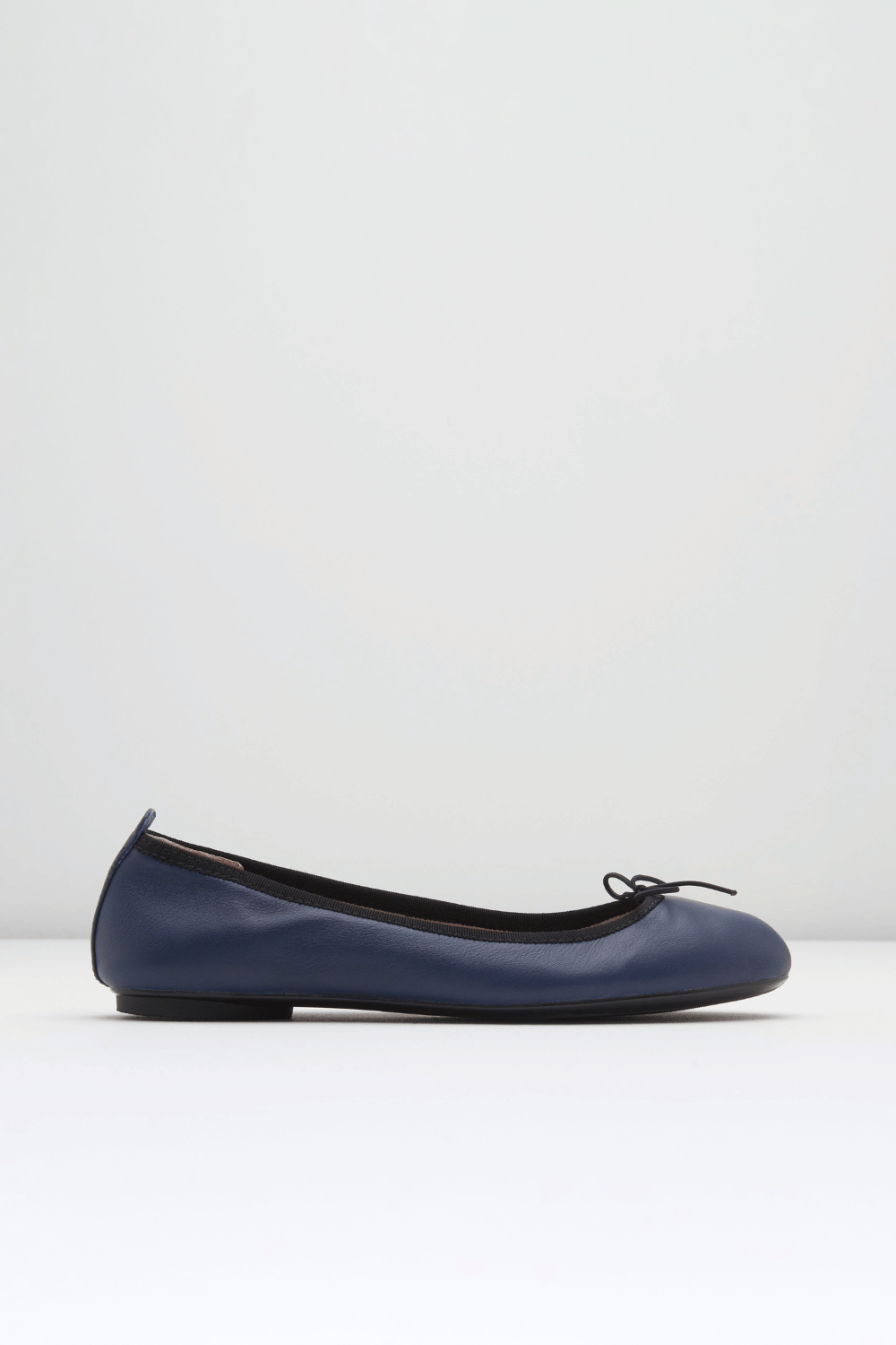 Ladies navy deals flats