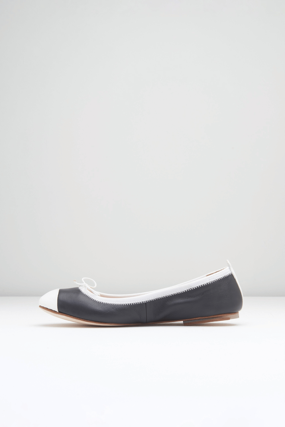 Black and white ballet flats hotsell